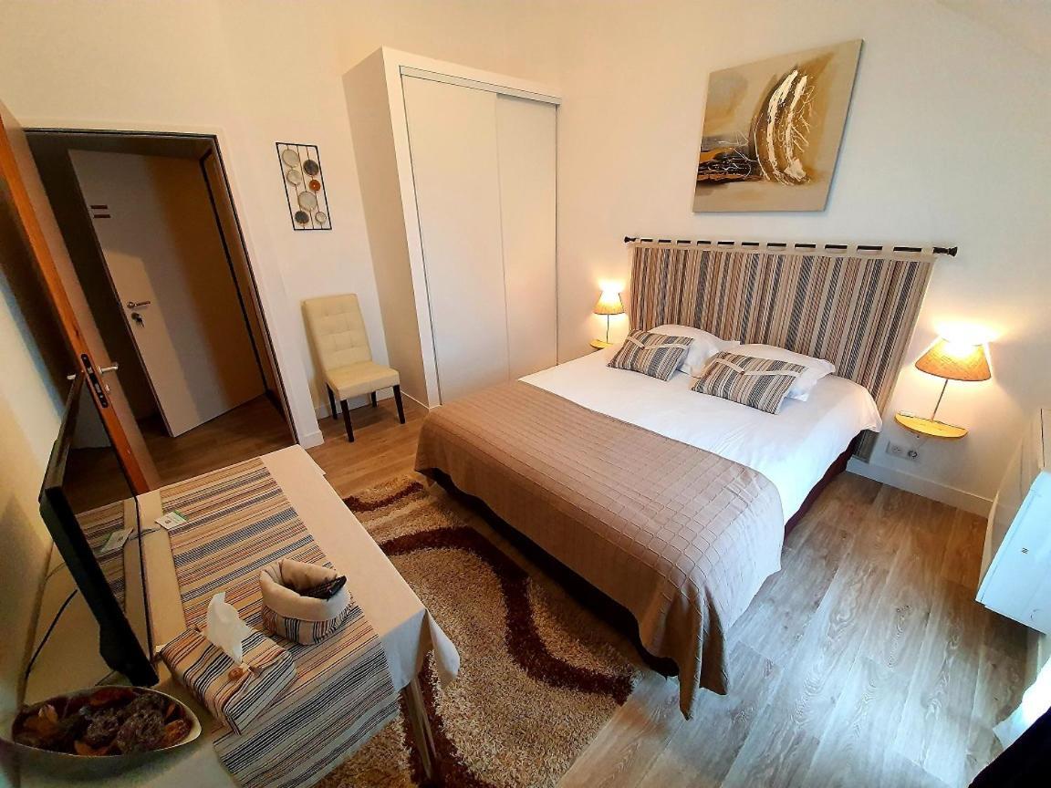 Bed and Breakfast Les Cinq Pierres Frazé Exterior foto